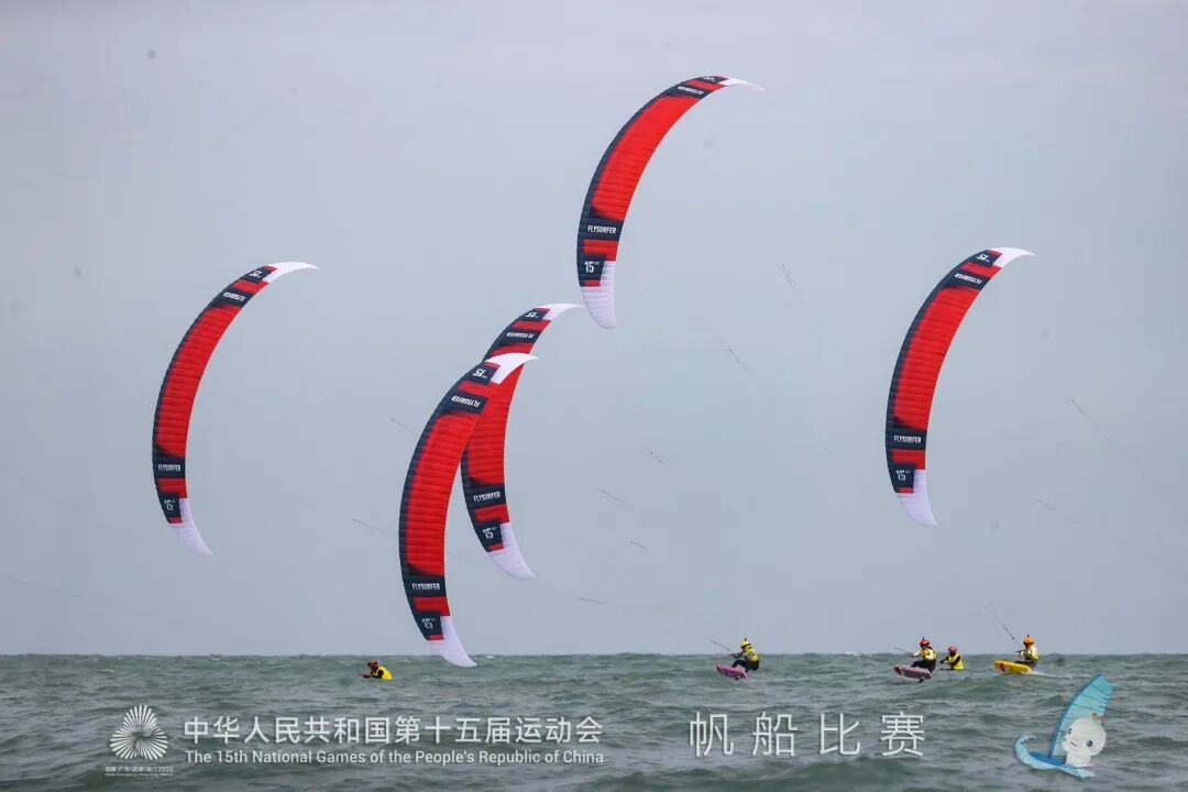 上海运动员李婉获十五运会帆船女子水翼风筝板级冠军!