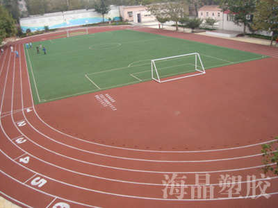 1、青岛胶州市香港路小学体育场塑胶跑道、人造草坪足球场